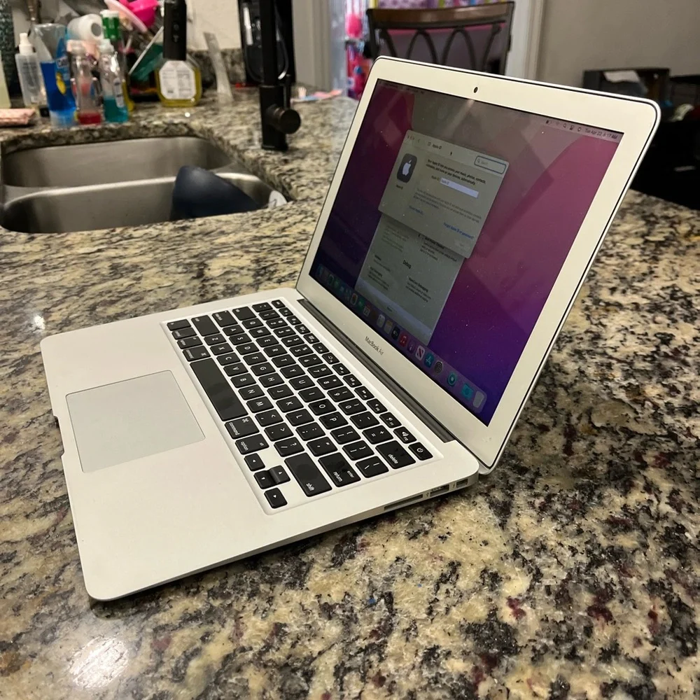 Apple MacBook Air - Silver 2019 Excellent Condition reset for new owner
